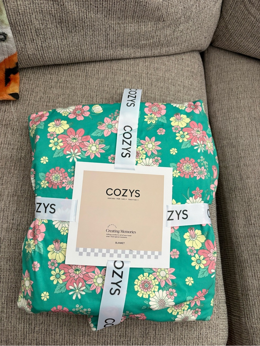 Cozy’s Retro Teal Throw Blanket - Cozy Floral Design The Pearl